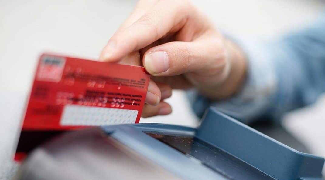 Como conseguir conta e cartão para negativado: sem consulta ao SPC e Serasa