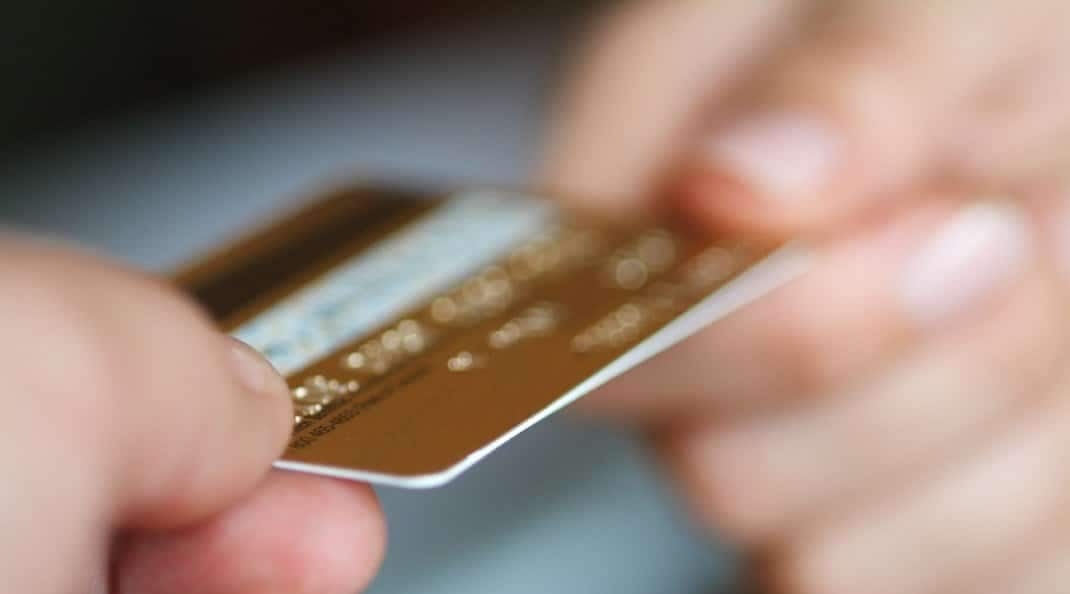 Como funciona o limite do cartão de crédito nas compras parceladas?