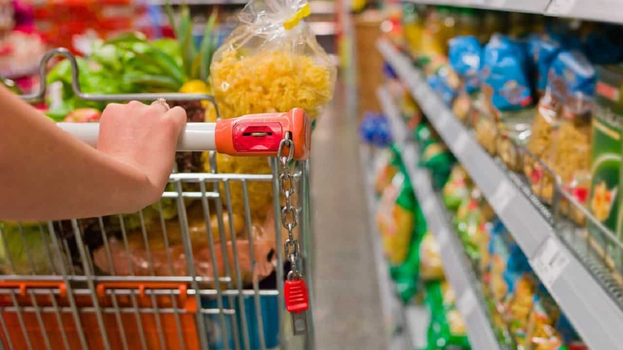 Ir menos vezes ao mercado diminui gastos em até 30%