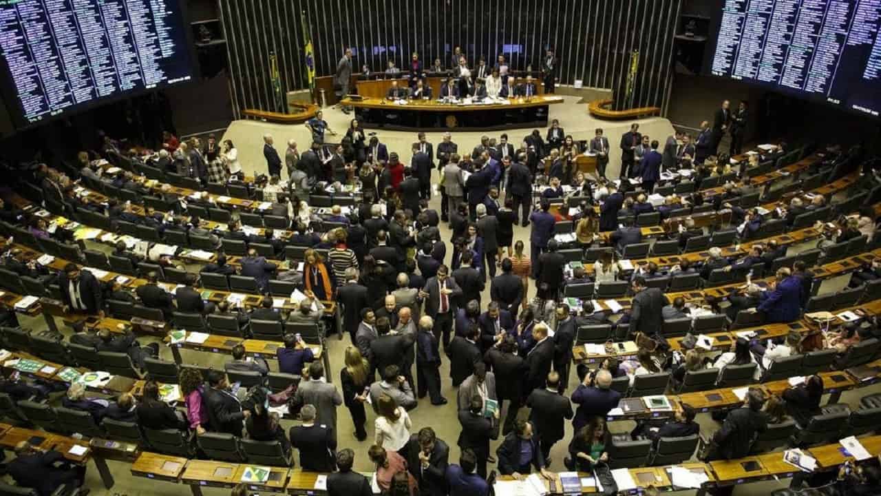 Reforma da Previdência é aprovada no 1º turno da Câmara por 379 a 131 votos