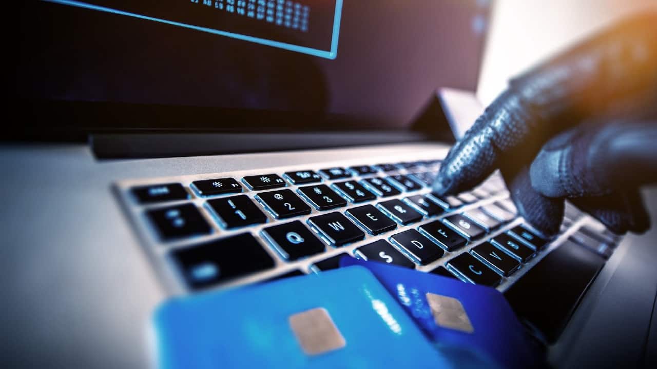 Cuidado: mais de meio milhão de cartões de crédito brasileiros estão à venda na dark web