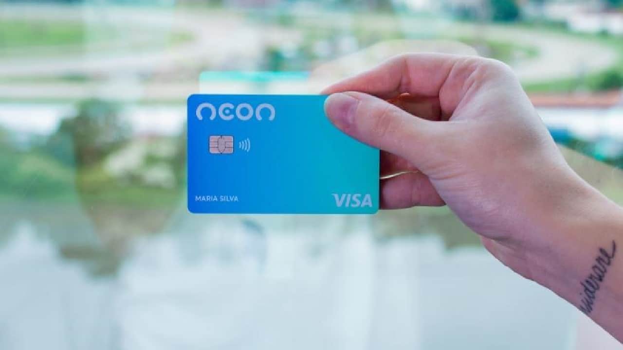 Neon comemora 3 anos com histórias sobre clientes