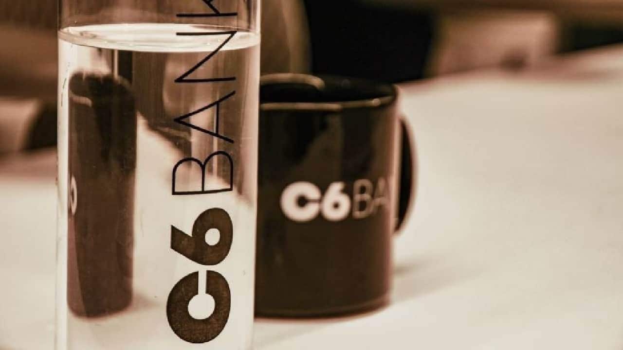 Rival do Nubank, C6 Bank permite enviar dinheiro grátis para qualquer número de celular por SMS