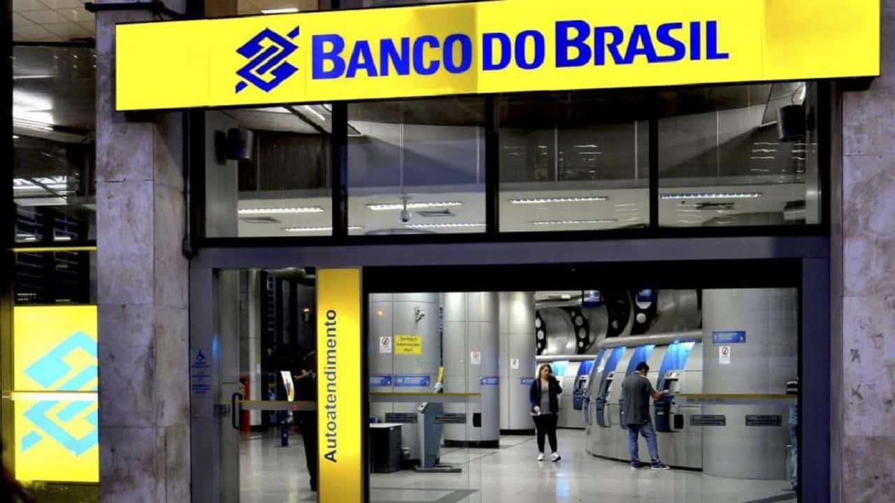 Banco do Brasil segue Caixa e queda da Selic, reduzindo taxa de juros