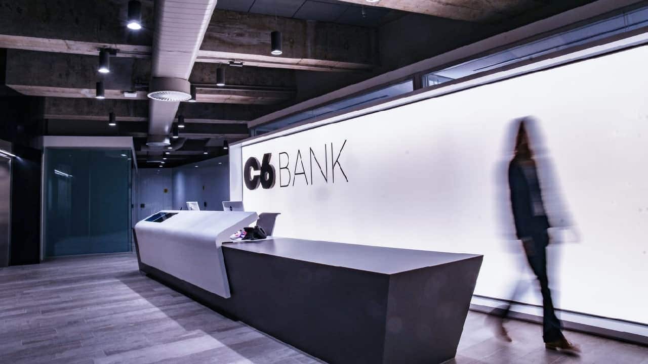 C6 Bank lança conta e cartão múltiplo sem anuidade para MEIs