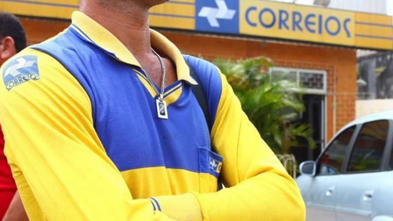 Correios entram em greve