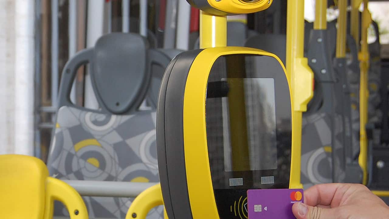 Ônibus começam a aceitar Nubank