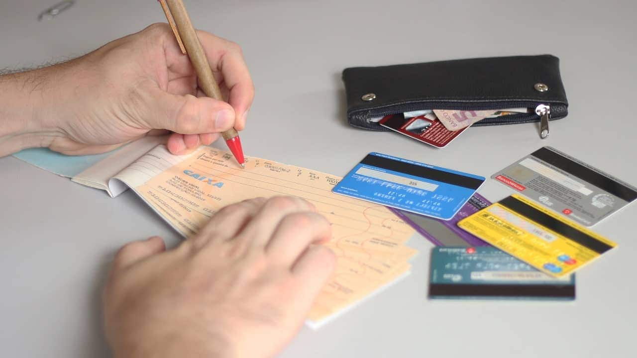 Cuidado: rotativo do cartão de crédito agora é pior que o cheque especial!