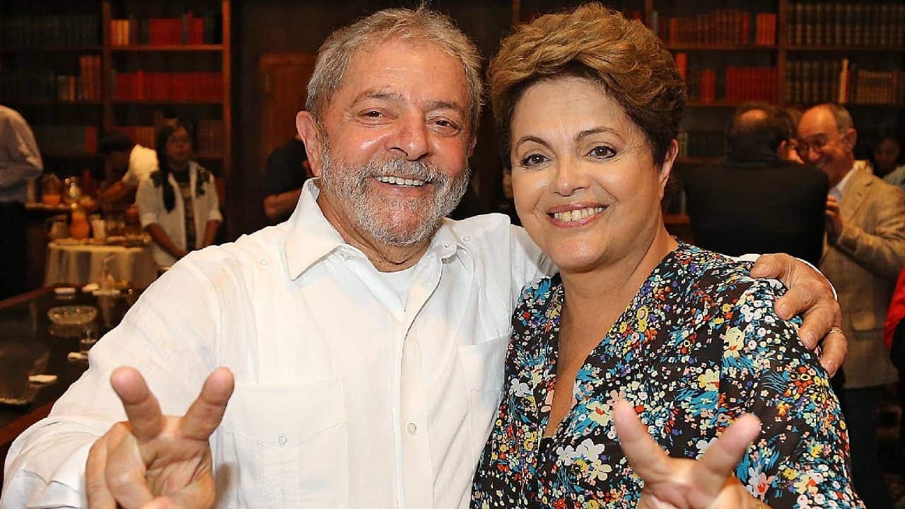 Despesas nos cartões corporativos de Lula e Dilma incluem cachaça e gastos extravagantes