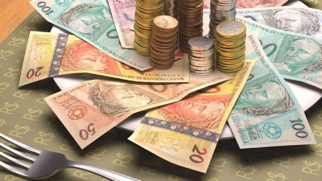 Custo de tarifas bancárias sobe 250%, enquanto bancos digitais como Banco Inter oferecem contas grátis