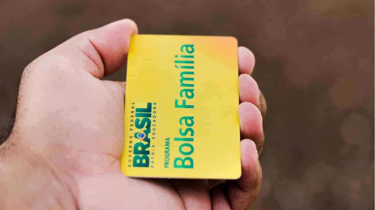 Governo quer cruzar dados da Receita Federal para combate a fraudes no Bolsa Família