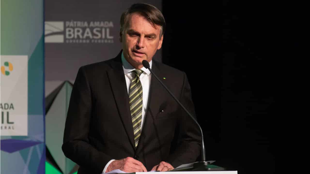 Bolsonaro confirma que vai aprovar a lei do Coronavoucher