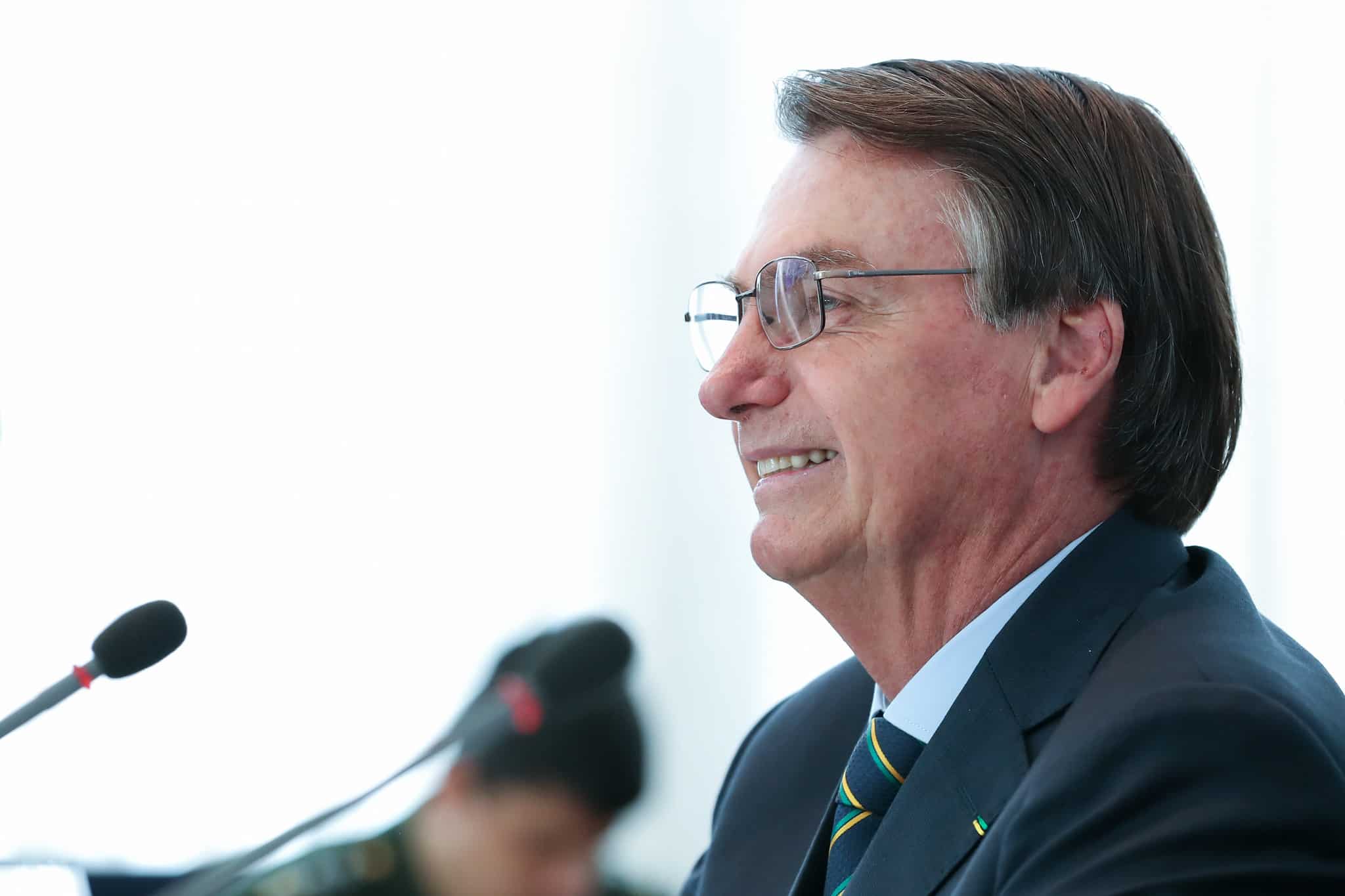 Governo aprova MP que reduz salario