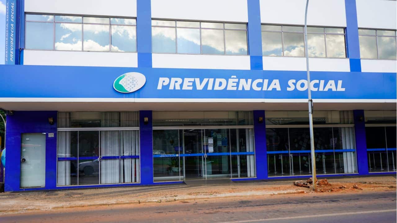aposentados e militares