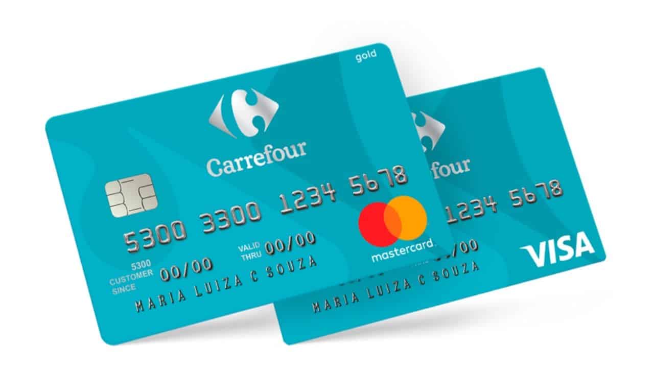 A imagem mostra dois cartões carrefour, na bandeira mastecard.