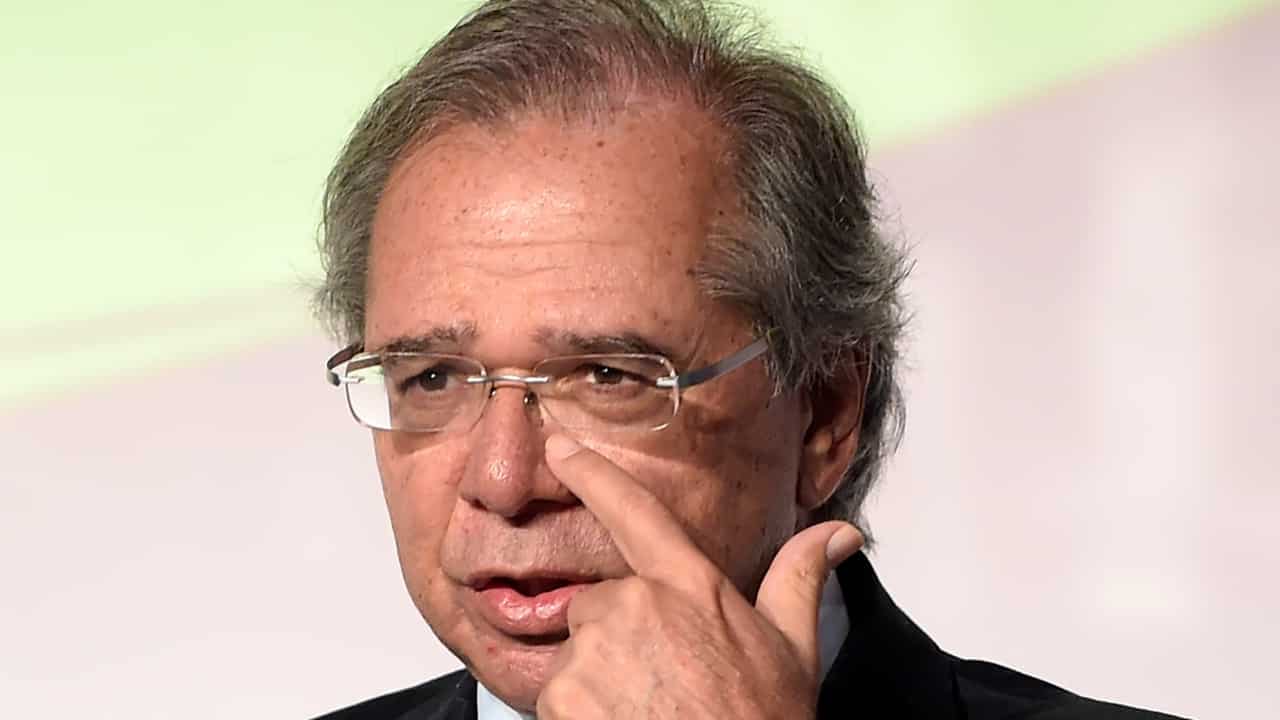 Governo pretende congelar salários