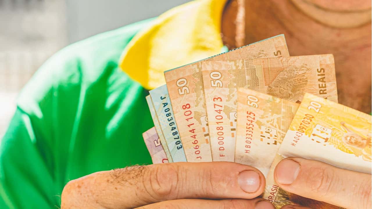 Trabalhador com salário reduzido