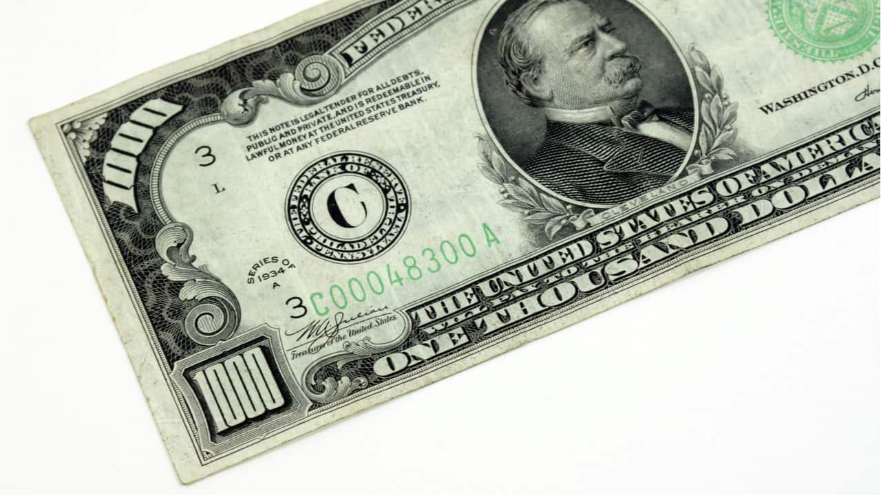 Bolsonaro auxílio de 1000 dólares
