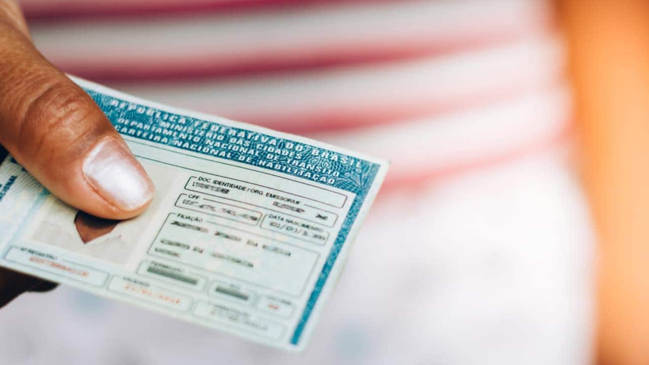 desobriga formação em autoescola