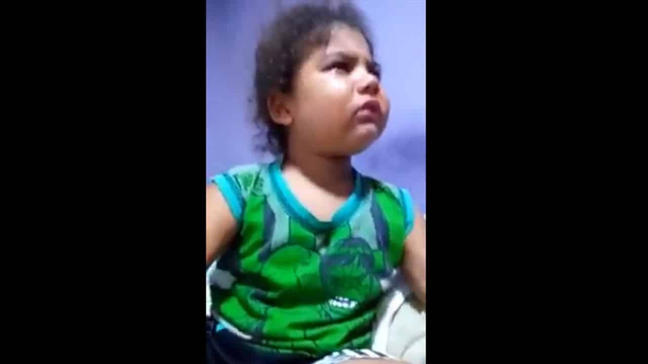 Menino gasta no cartão da mãe