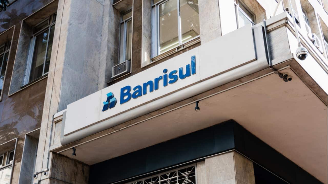 Foto da fachada do Banrisul