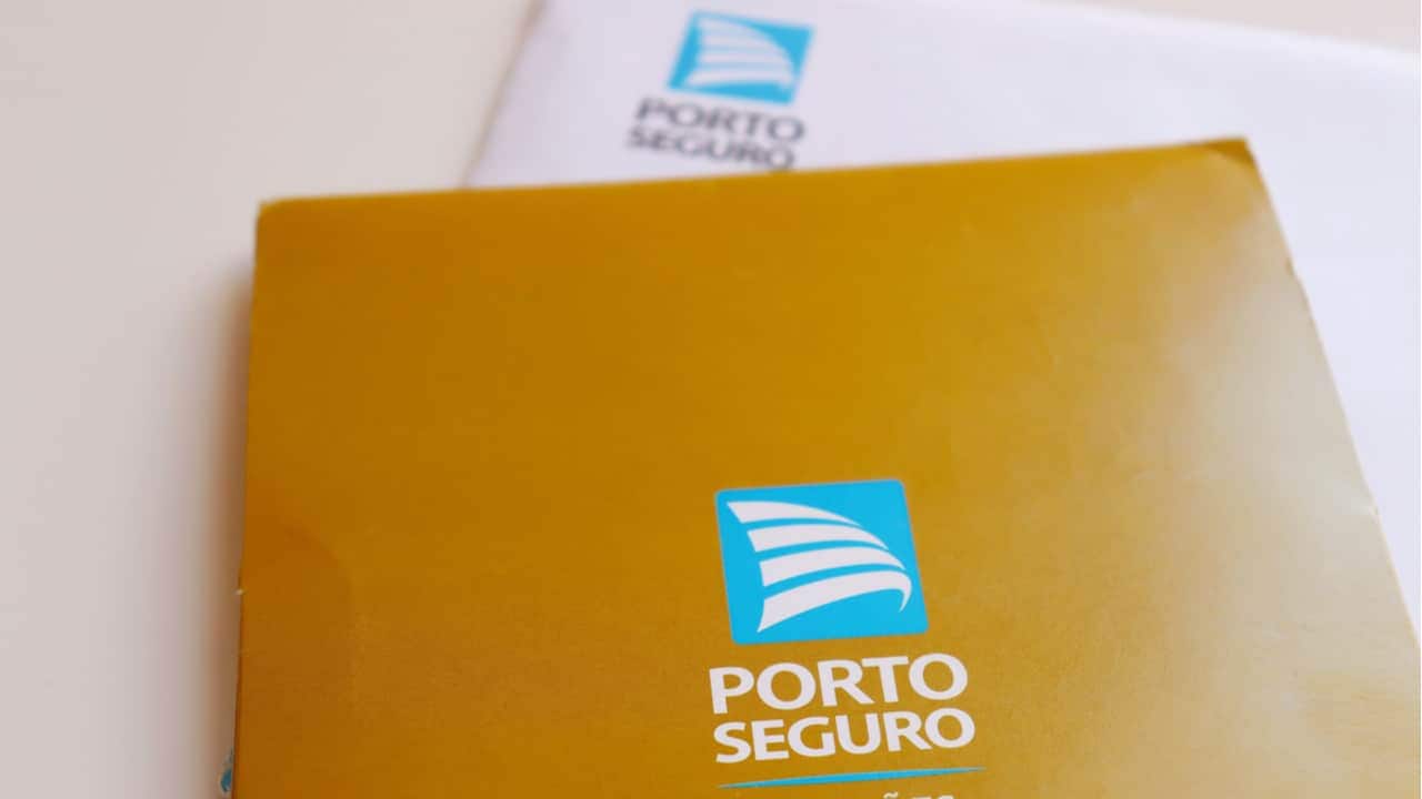 Envelope da seguradora Porto Seguro