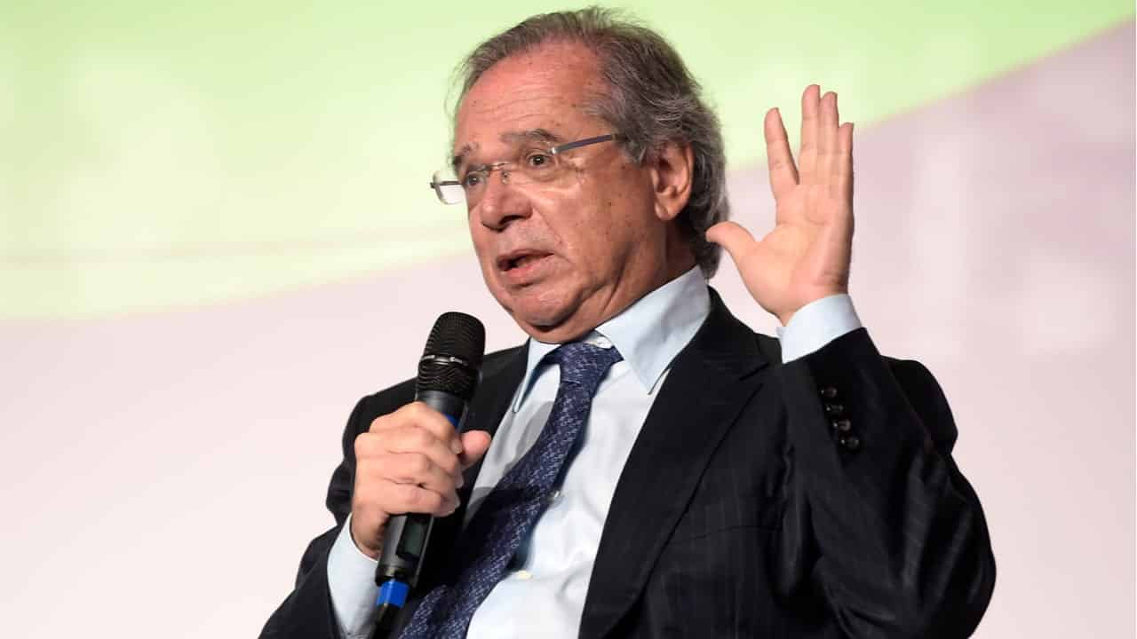 Paulo Guedes quer vender as praias brasileiras?
