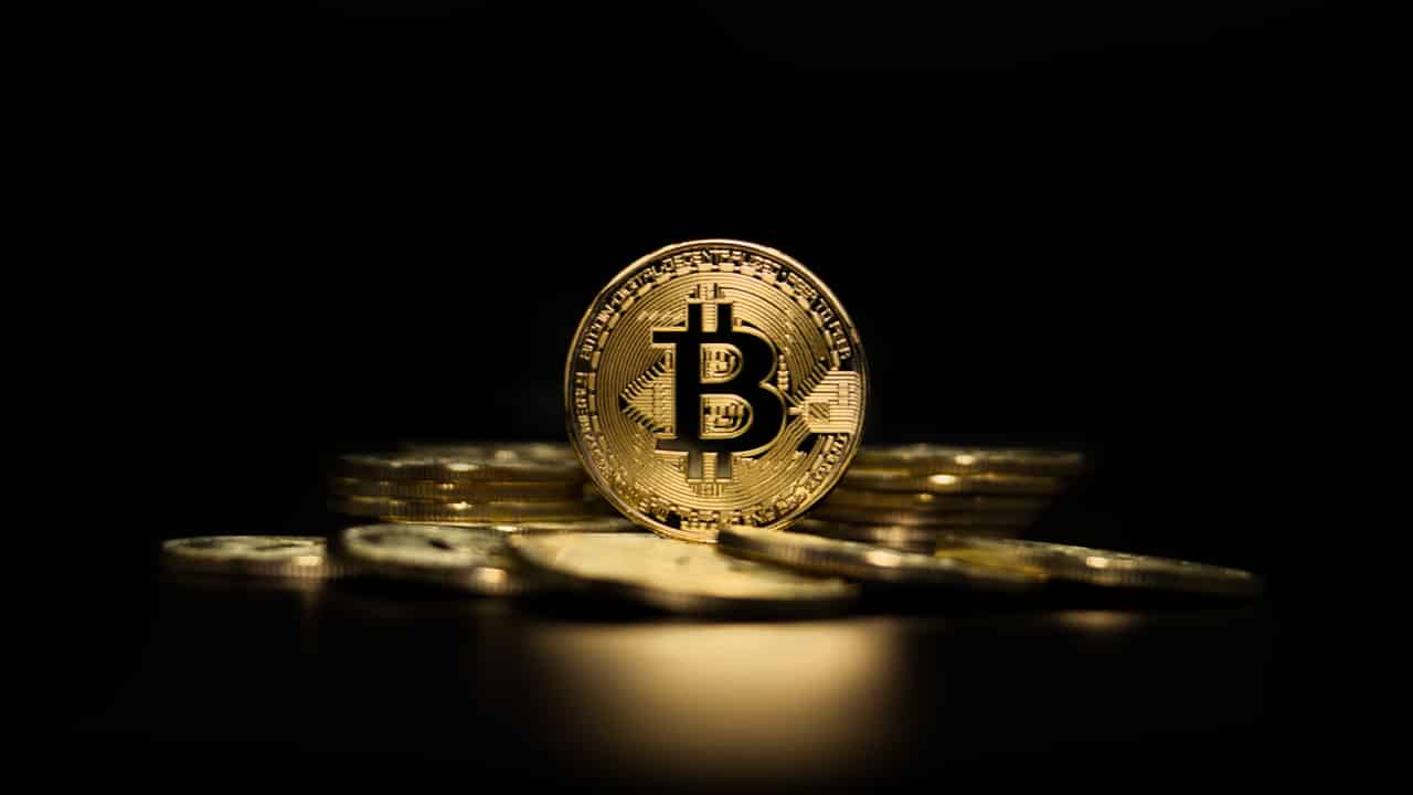 imagem de moeda Bitcoin empilhada em cima das outras