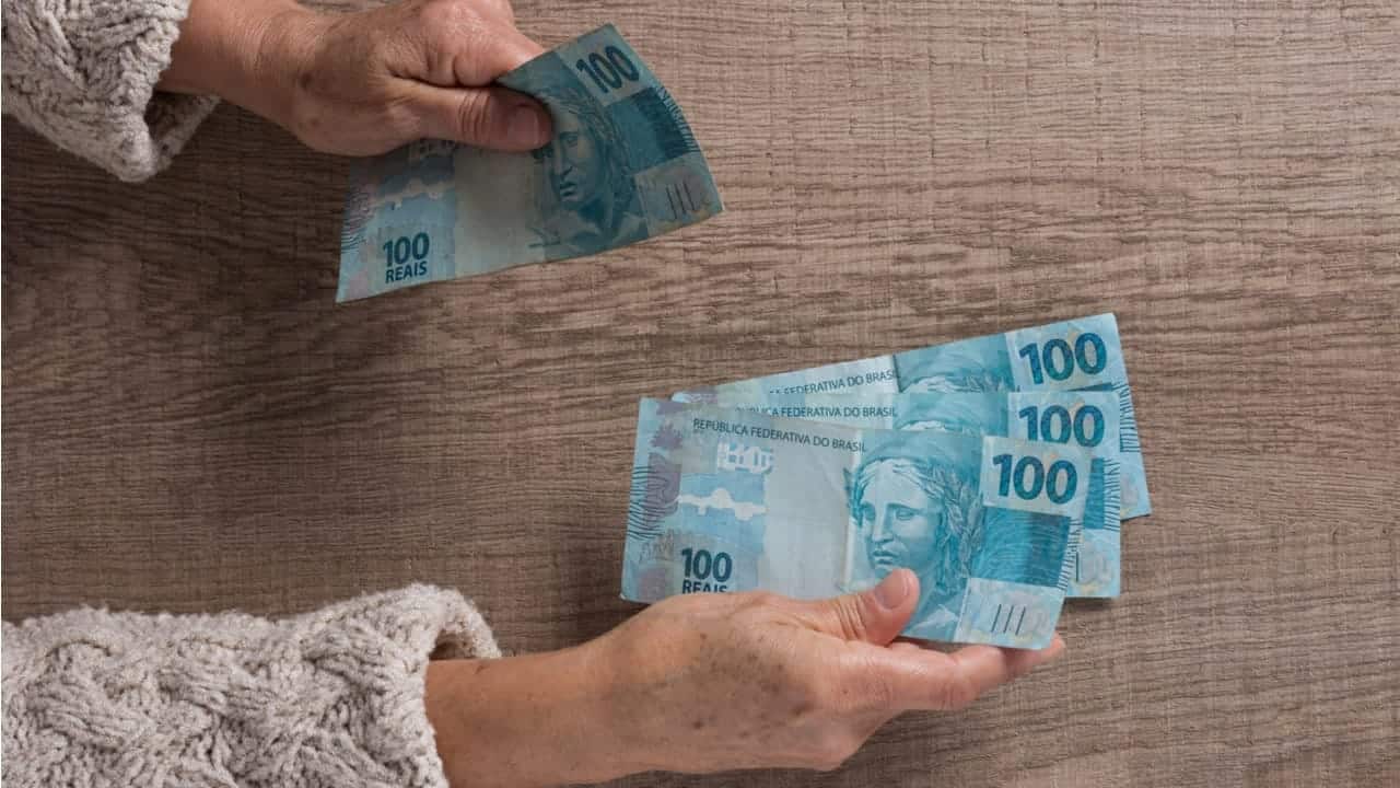 empréstimos para troca de dívida