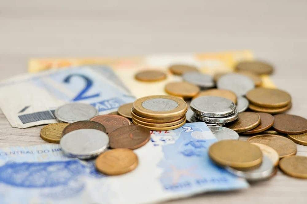 Salário mínimo deveria ser R$ 5,9 mil para sustentar família de 4 pessoas