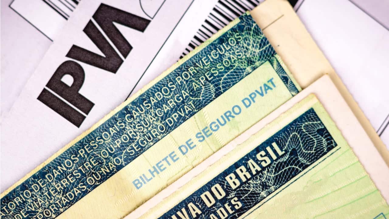 Imagens de boleto de IPVA e documentos de veículos
