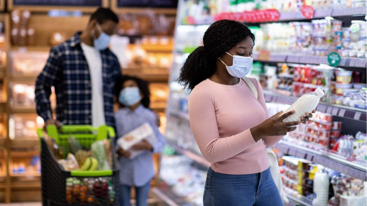 Brasileiros estão se endividando no cartão de crédito para se alimentar