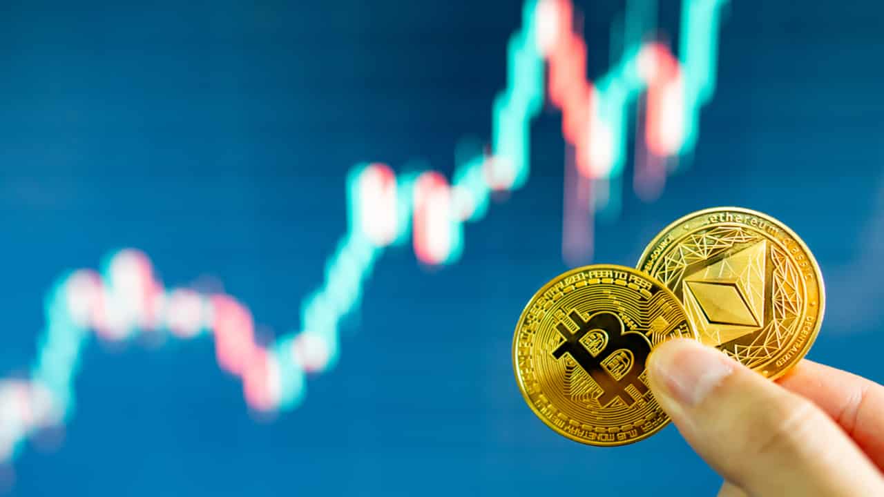Bitcoin salta 8% após vazamento de regulação