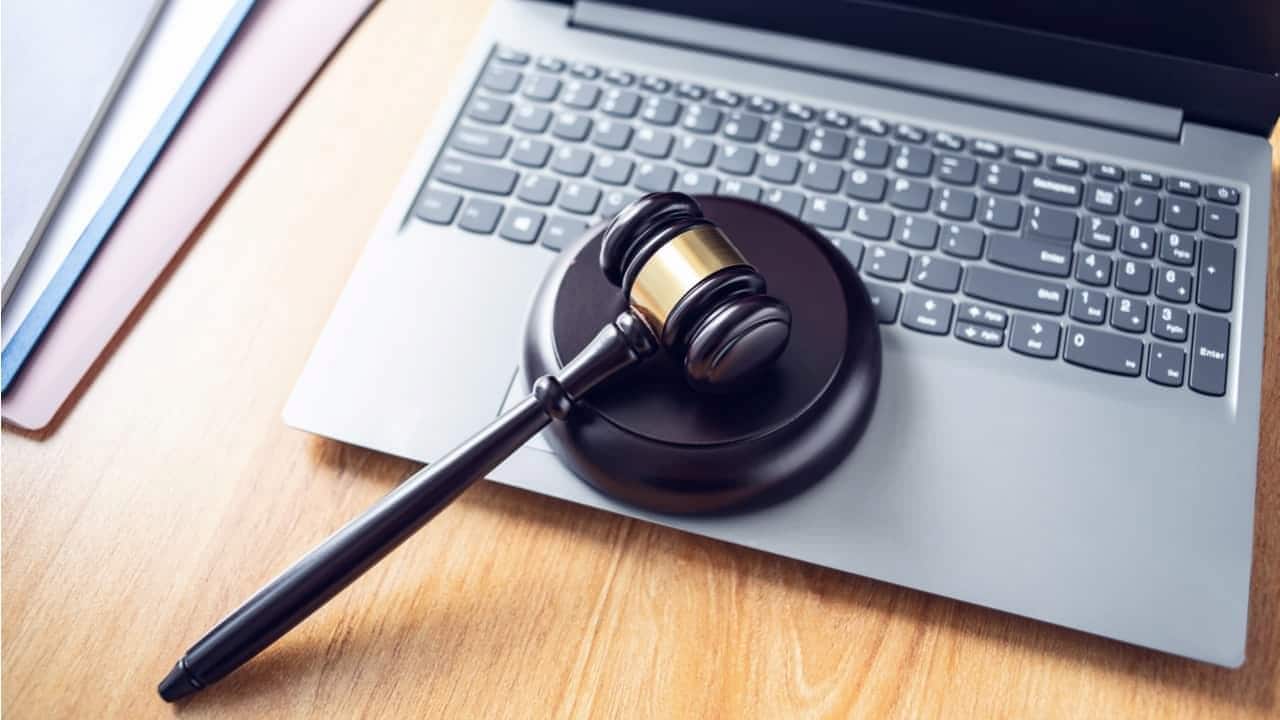 Leilão traz iPhones e MacBook com preços surreais. Como participar?