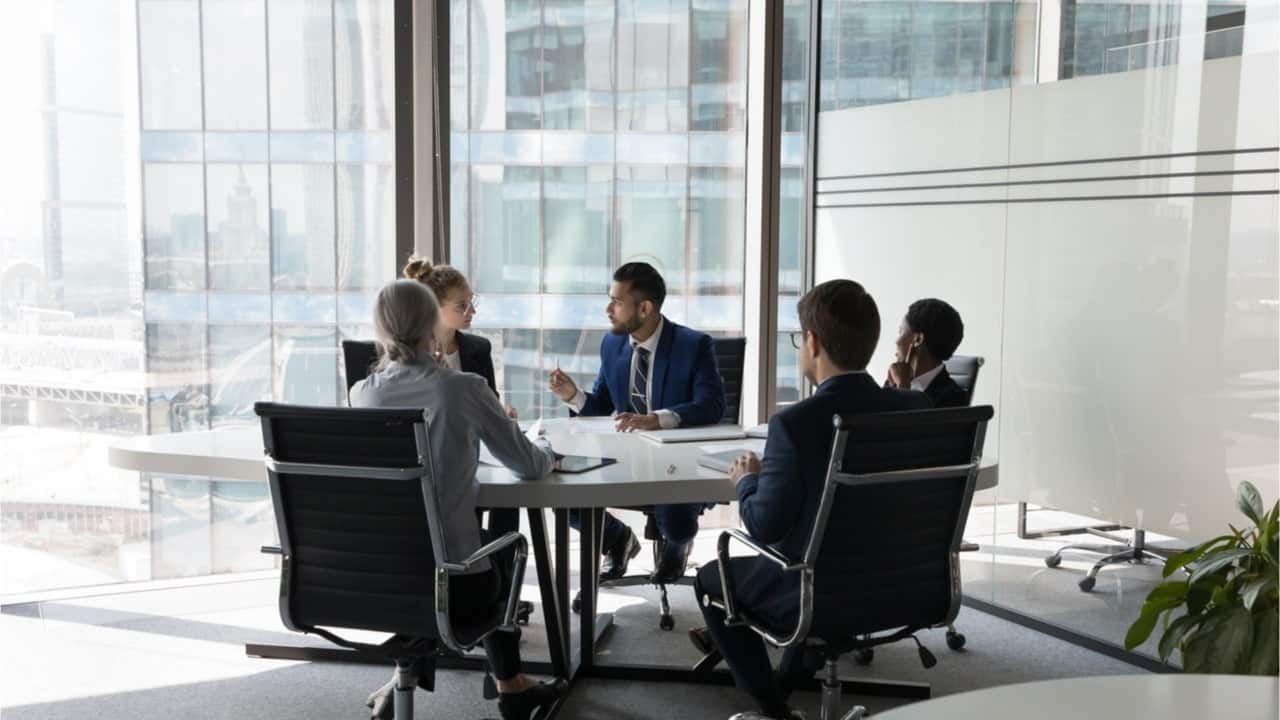 Empresa tem o direito de baixar o salário dos funcionários?