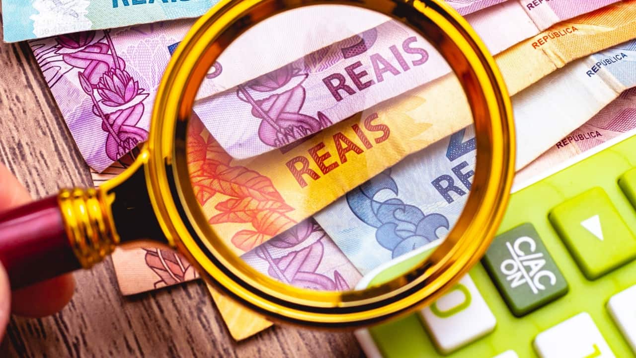 Como trocar uma nota de 50 reais por R$ 4 mil?
