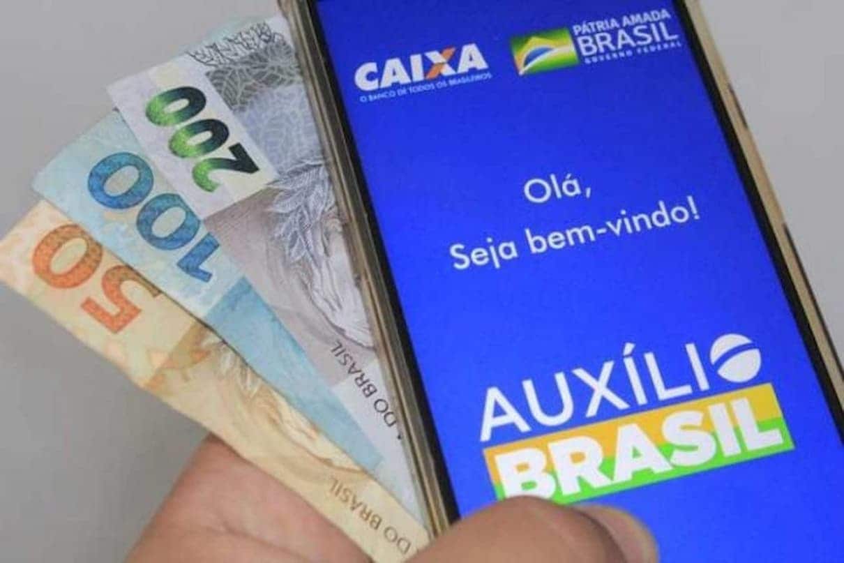 Posso solicitar o consignado do Auxílio Brasil tendo outro empréstimo vigente?