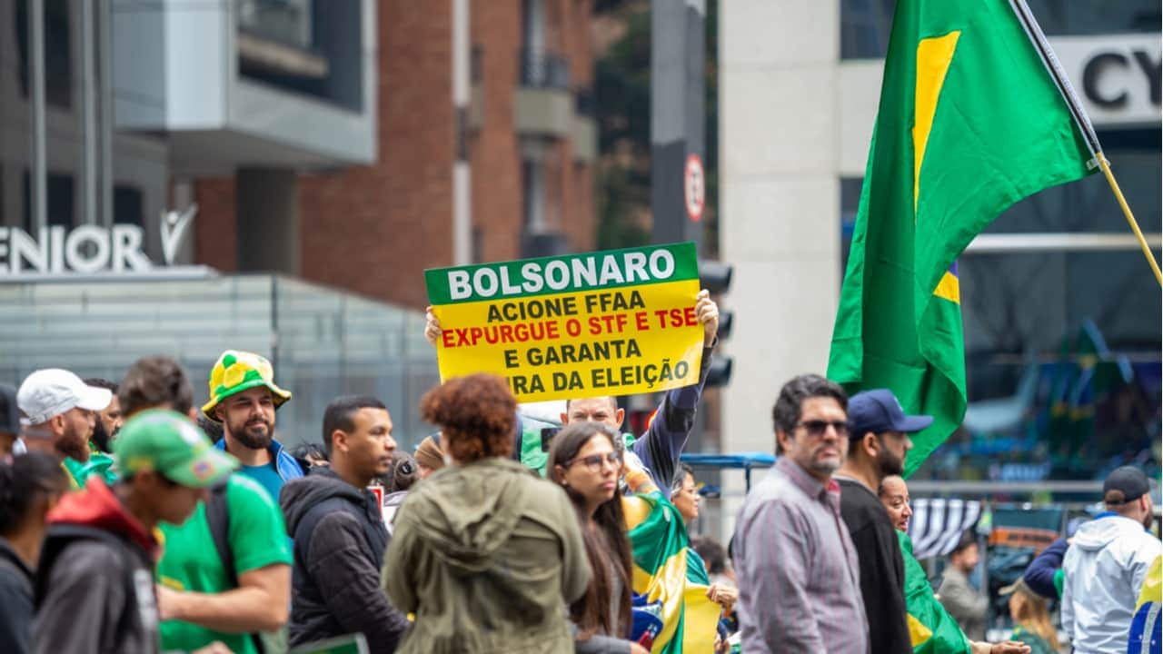 Bolsonaristas em ato de protesto pedem regime militar a favor do governo do presidente Bolsonaro