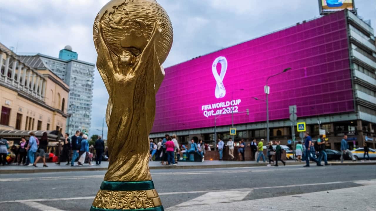 Taça da copa do mundo em destaque