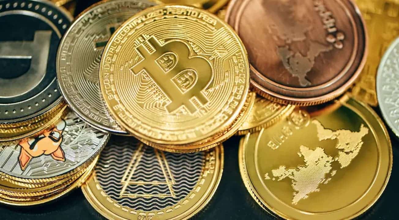 imagem de várias Criptomoedas empilhadas