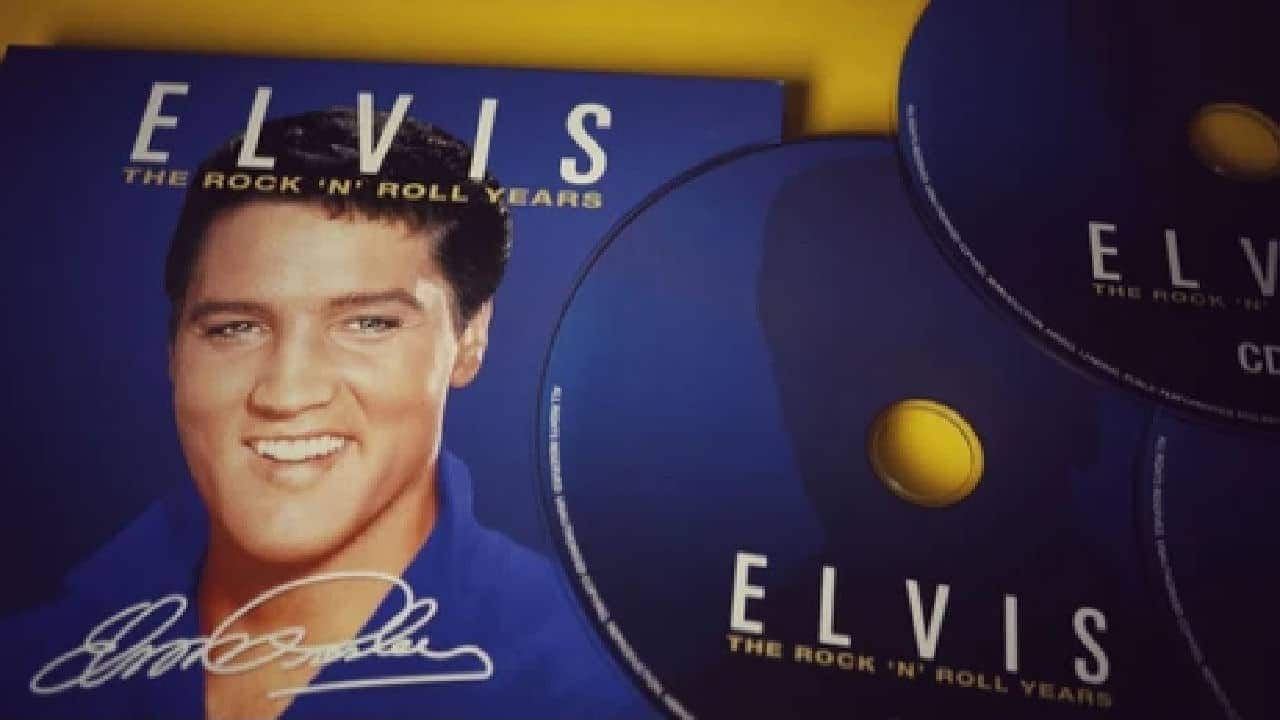 Capa de um cd com a imagem de Elvis Presley