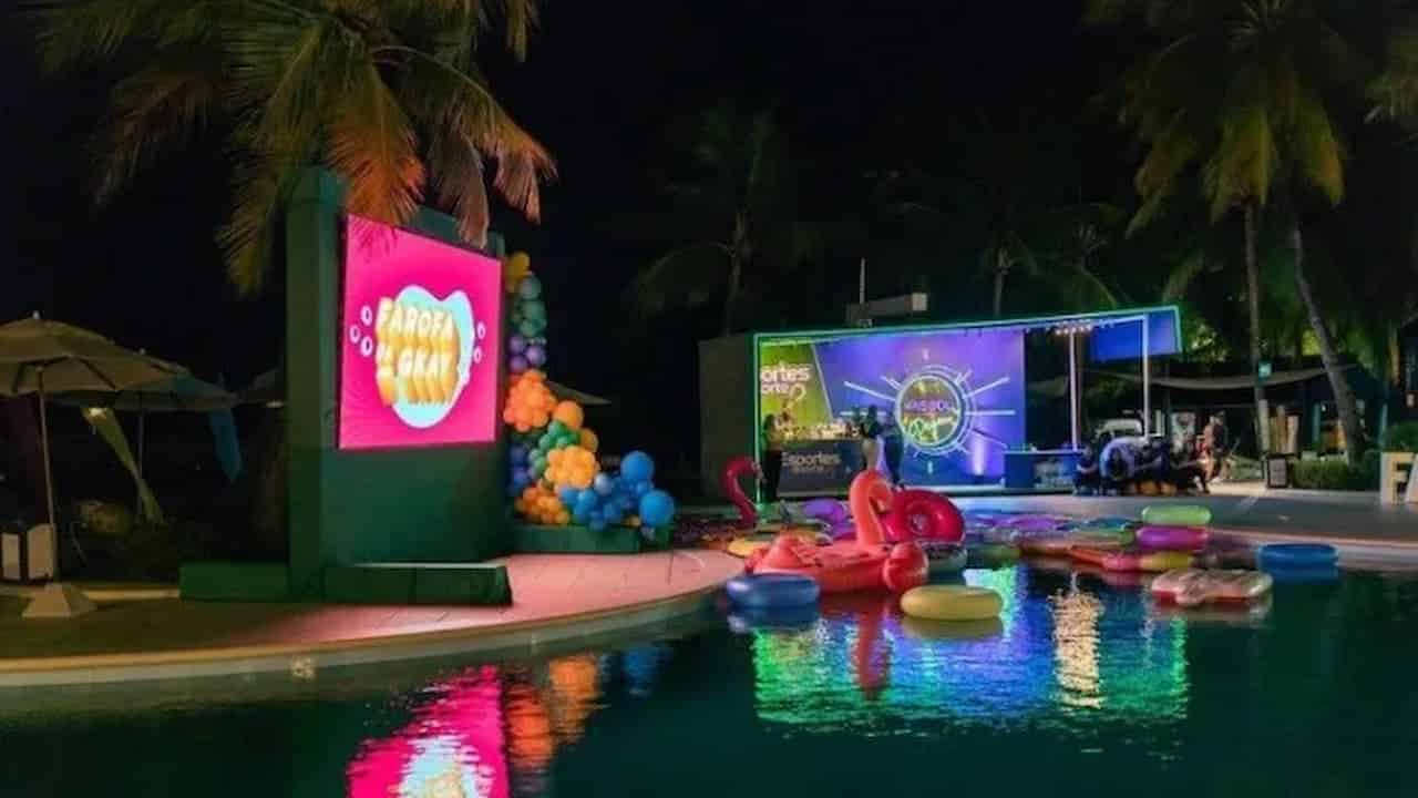 Festa Farofa da Gkay, área da piscina decorada para o evento