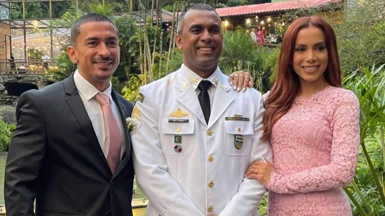 Anitta com os irmãos Renan Machado e Felipe Terra