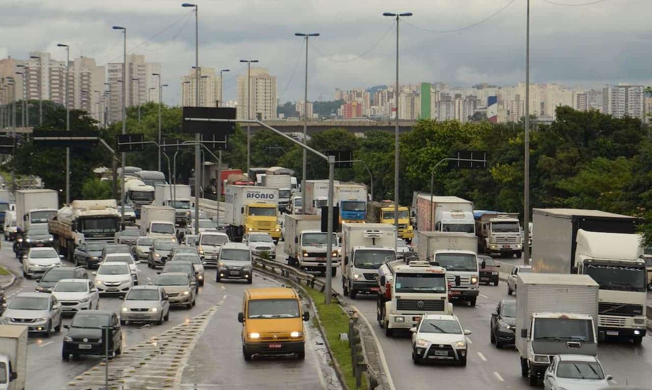 trânsito na avenida Marginal Tietê, em São Paulo