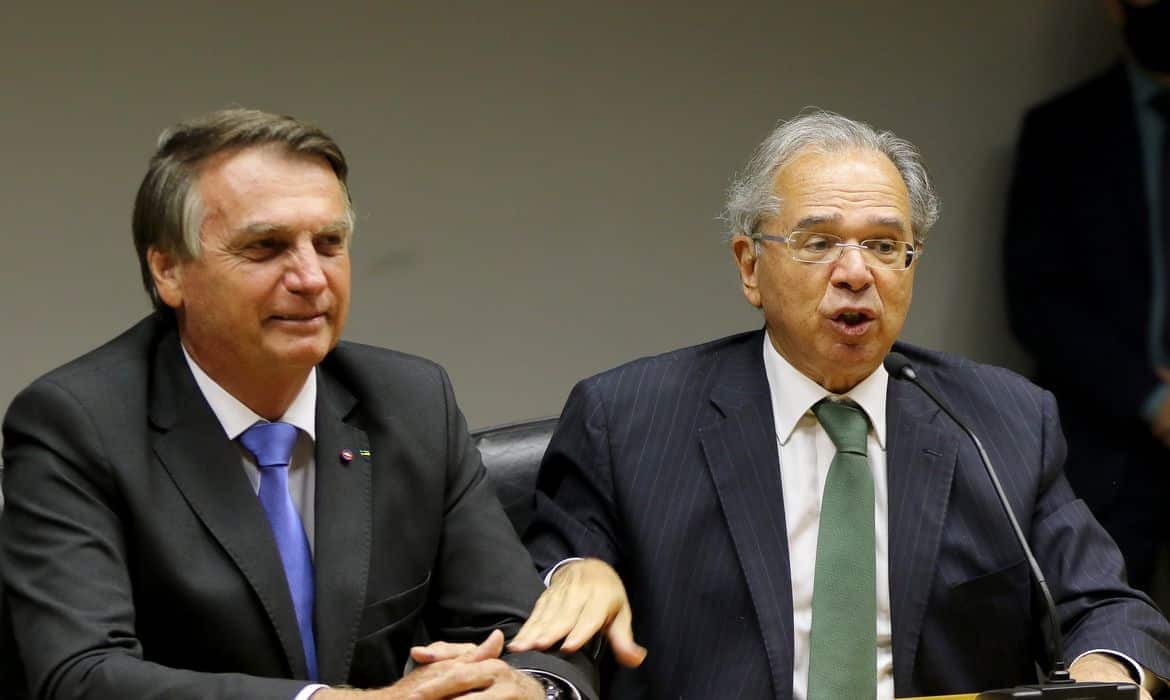 Ex-presidente Jair Bolsonaro e Paulo Guedes