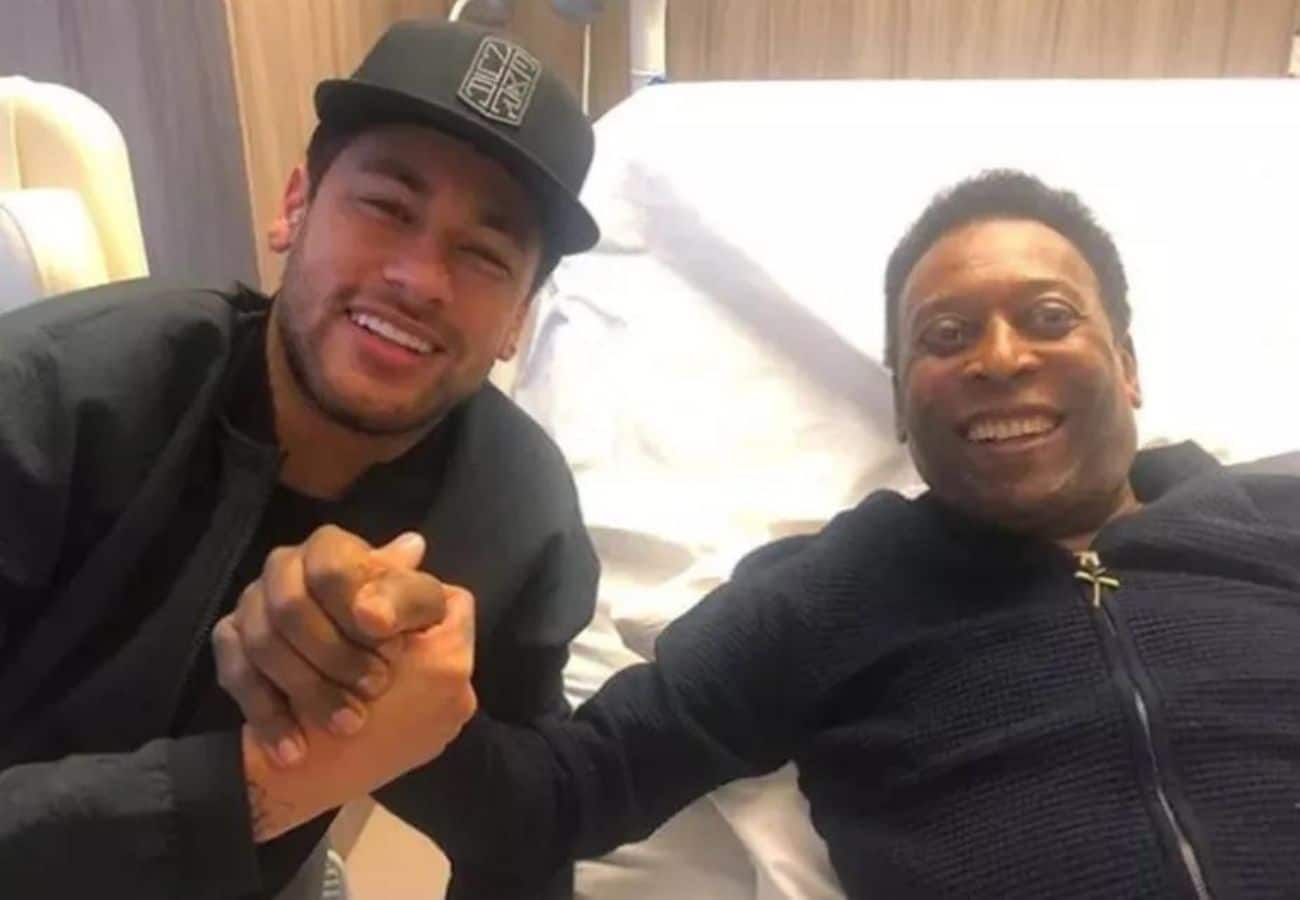 Neymar e Pelé no hospital, durante internação do rei do futebol