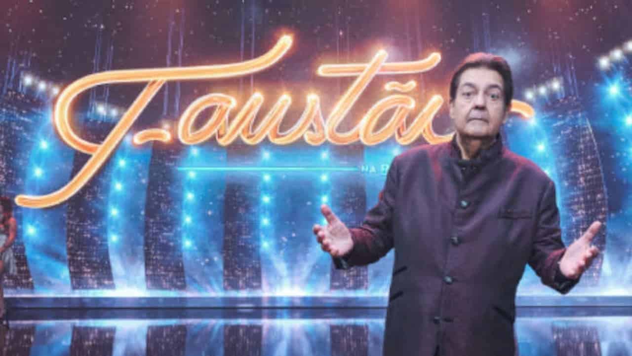 Faustão no estúdio de gravação.