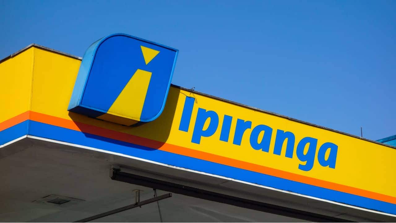 Fachada de um posto da rede de distribuição de combustíveis Ipiranga