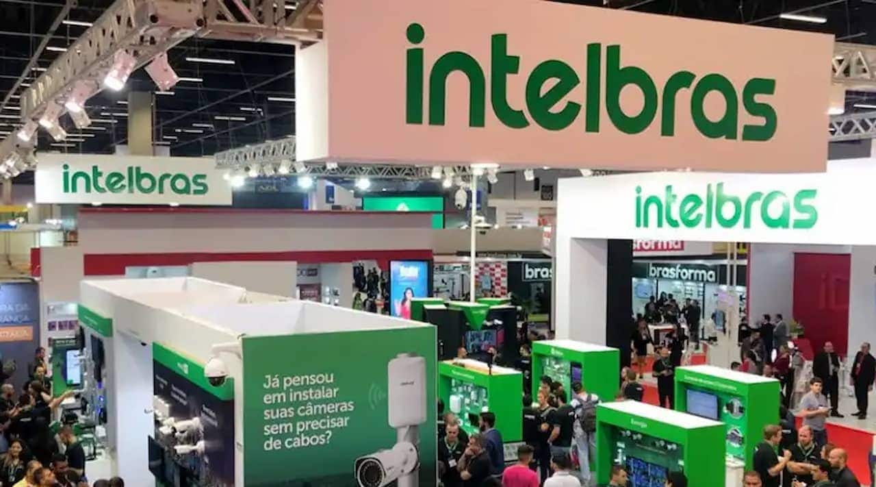Foto de um stand da Intelbras