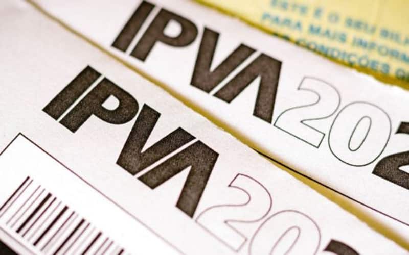 golpe do IPVA 2023 representado por várias guias de pagamento